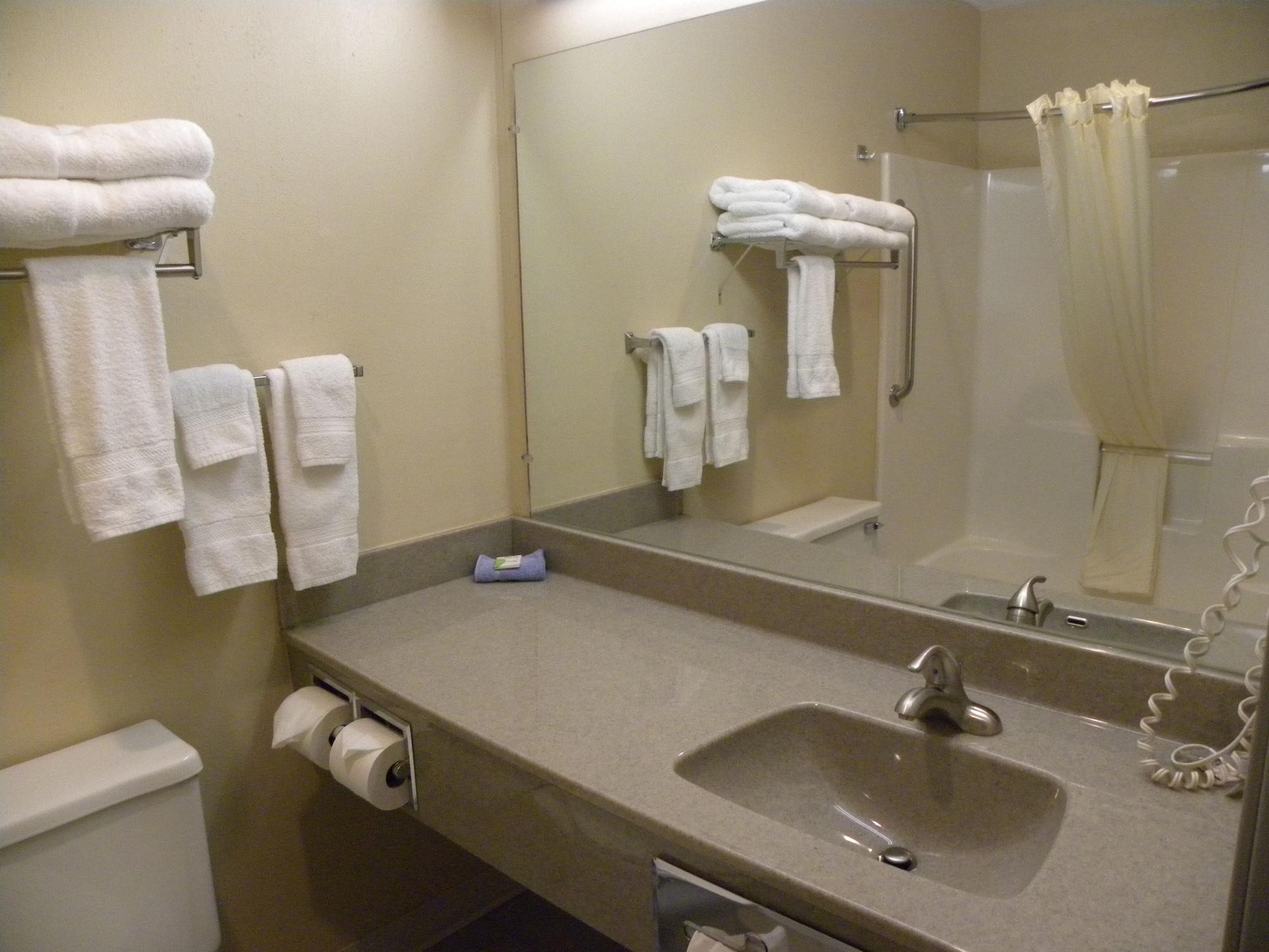 New Victorian Inn & Suites Kearney Extérieur photo