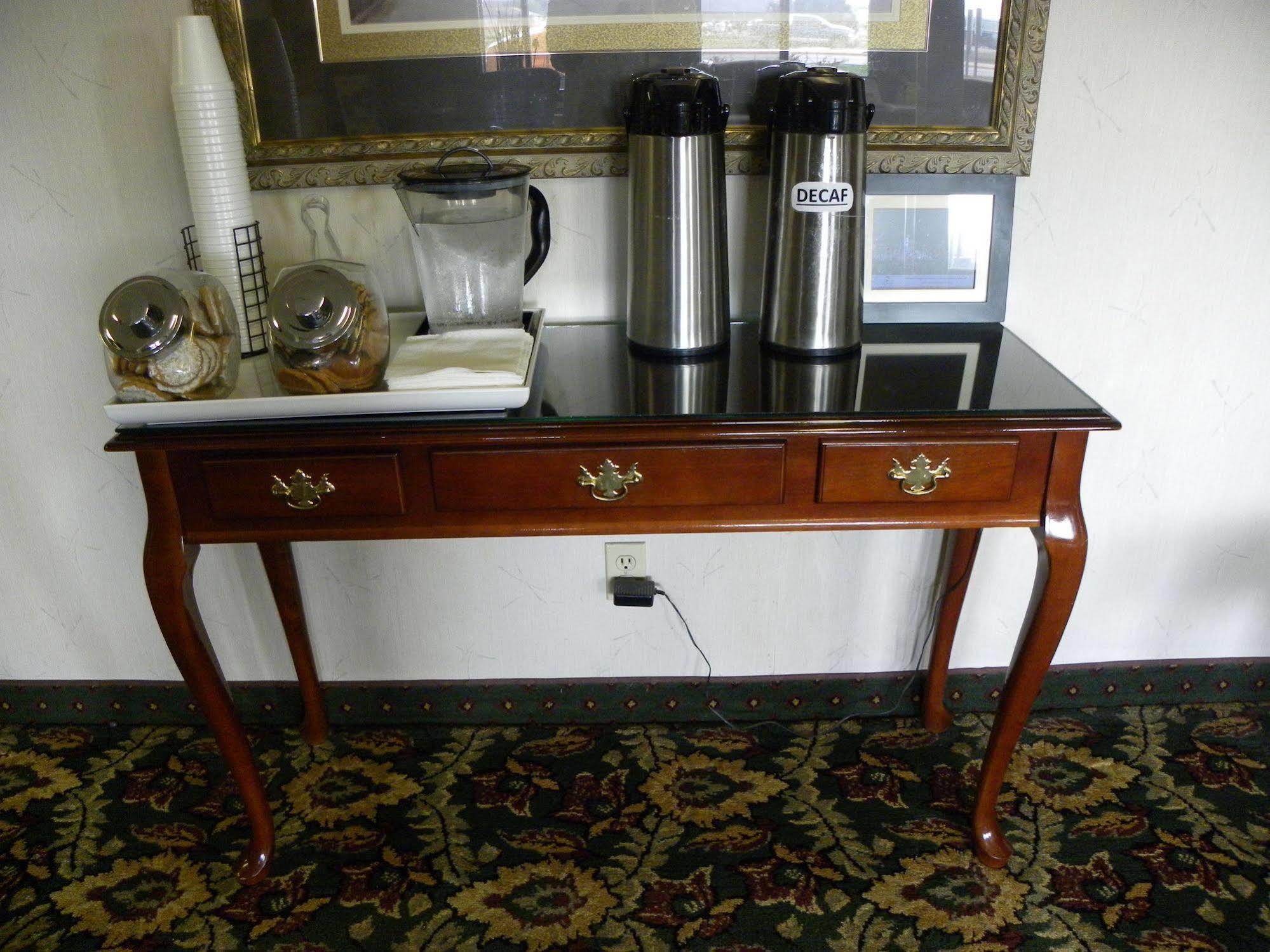 New Victorian Inn & Suites Kearney Extérieur photo