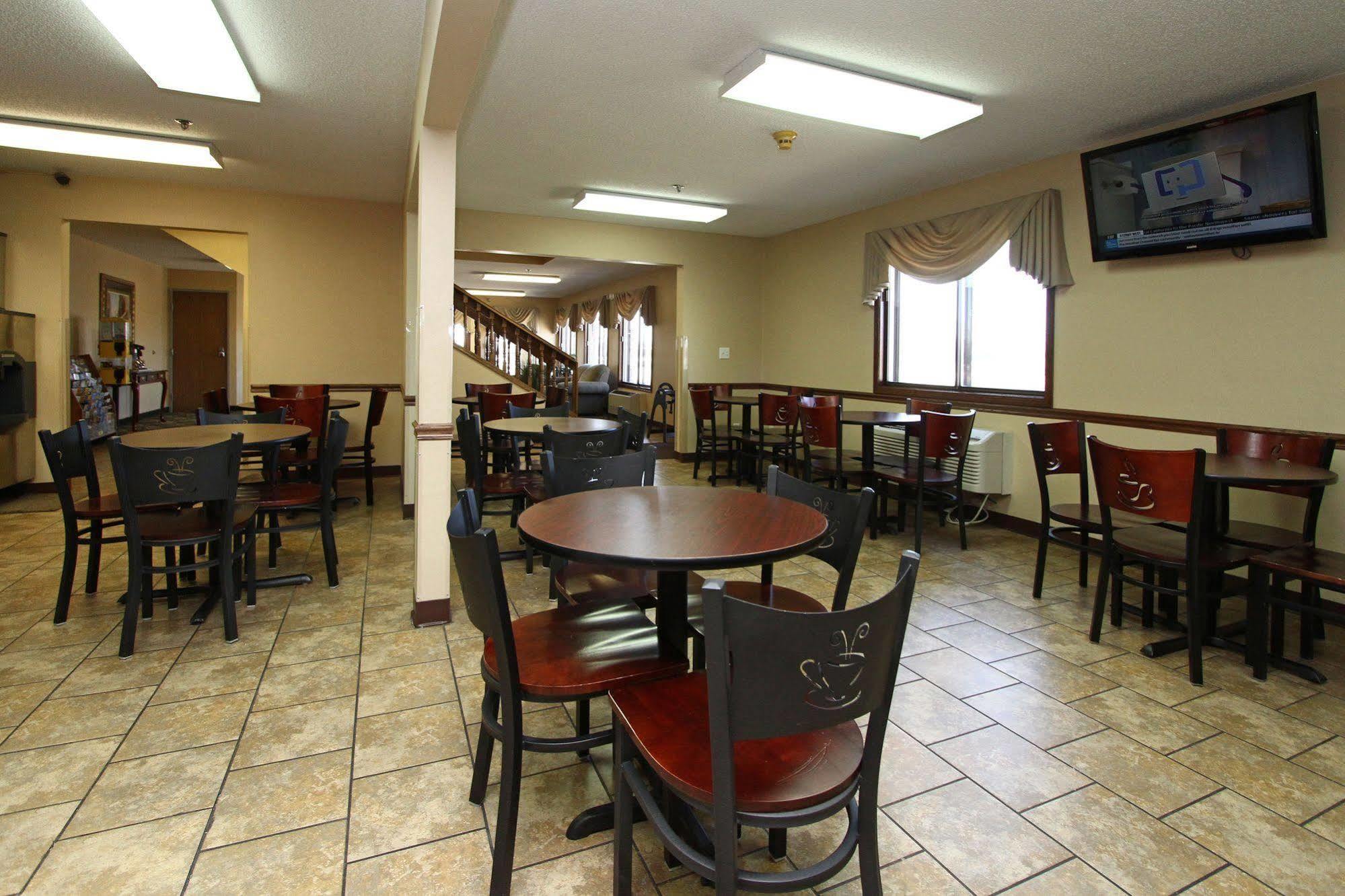 New Victorian Inn & Suites Kearney Extérieur photo