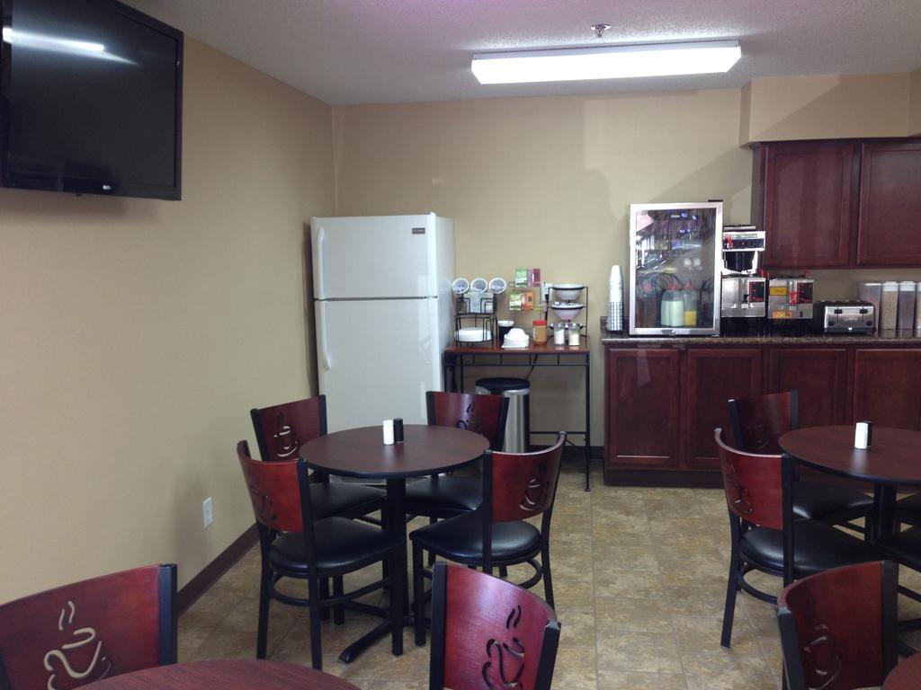 New Victorian Inn & Suites Kearney Extérieur photo