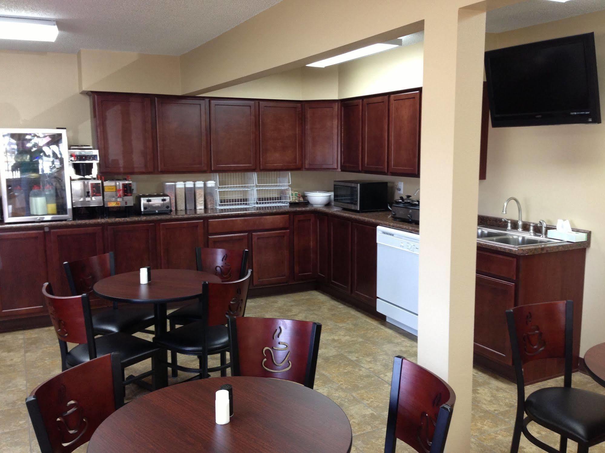 New Victorian Inn & Suites Kearney Extérieur photo